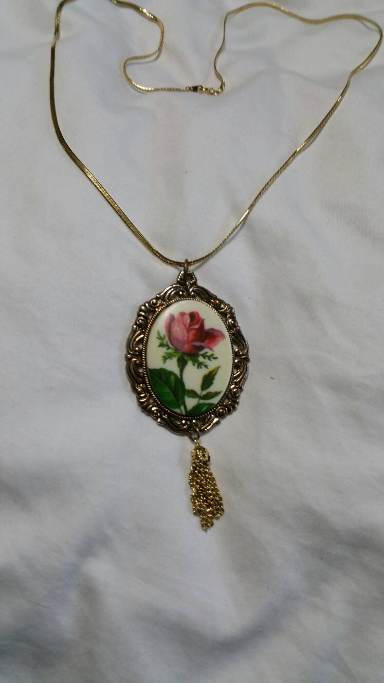 Rosa Rose Cameo Anhänger, 75 cm Goldfarbene Halskette Mit Fischgrät-Kette, Made in Italy, Modeschmuck, Mode-Accessoire von EastIdahoCompany