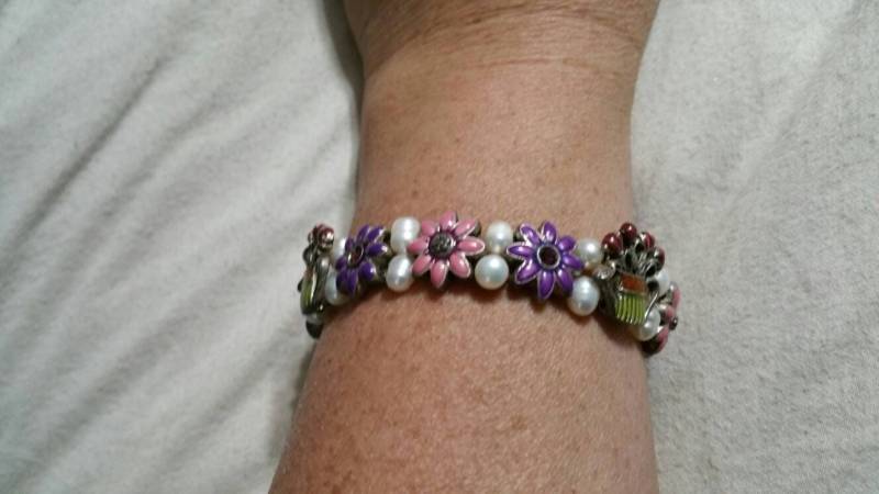 Rosa Und Lila Blume Mit Gießkanne Perlen Faux Perle Expandable Armband Modeschmuck Mode Accessoire von EastIdahoCompany