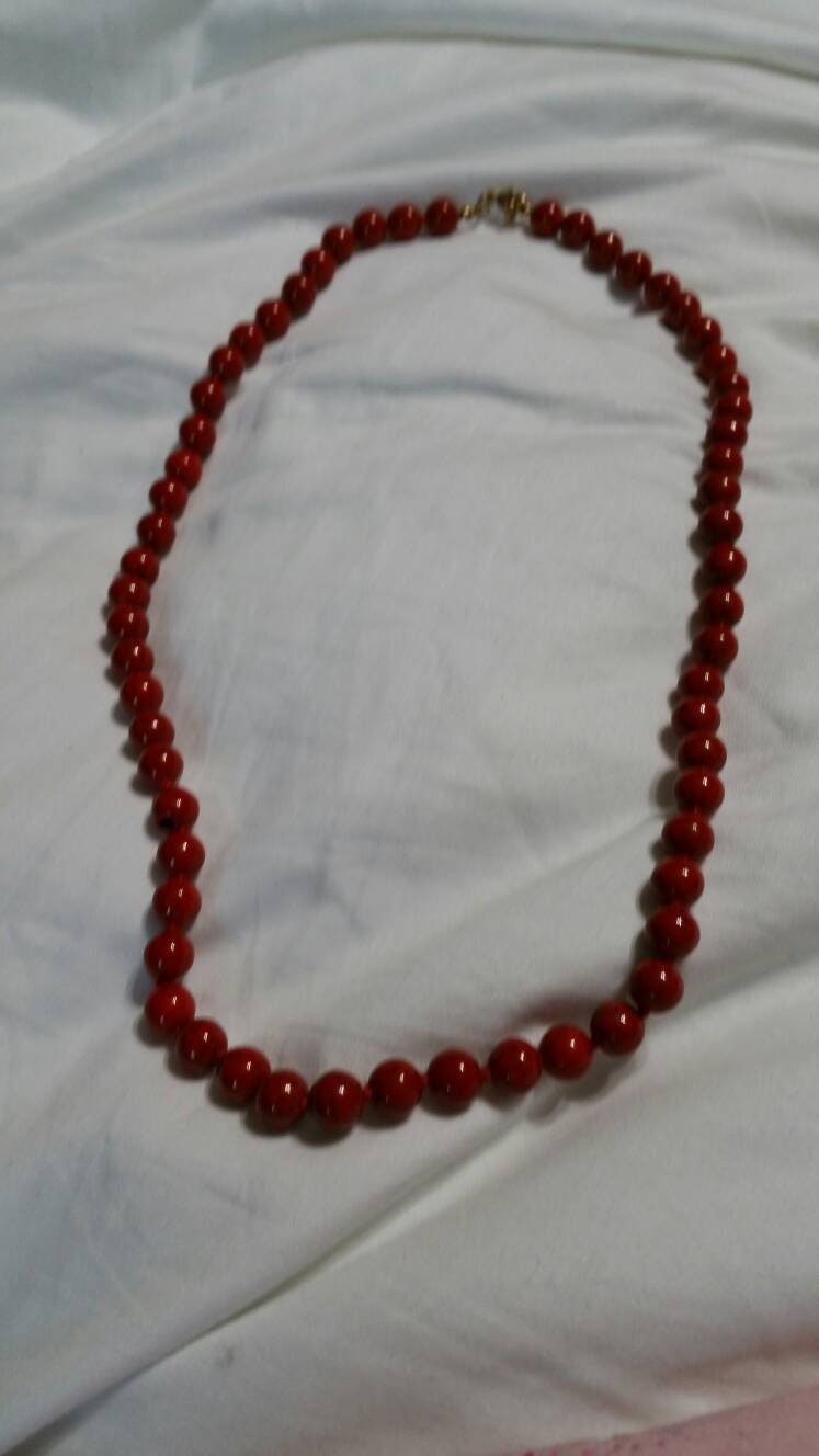 Rote Koralle 75 cm Halskette Mit Gold Getönten Verschluss Vintage Mode Accessoire von EastIdahoCompany