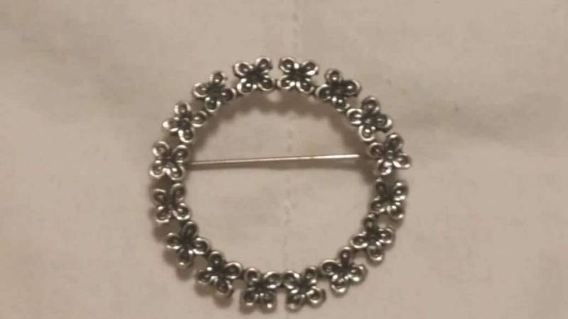 Runde Blume Design Beau Sterling Brosche Oder Pin Kleidung Schmuck Mode-Accessoire von EastIdahoCompany