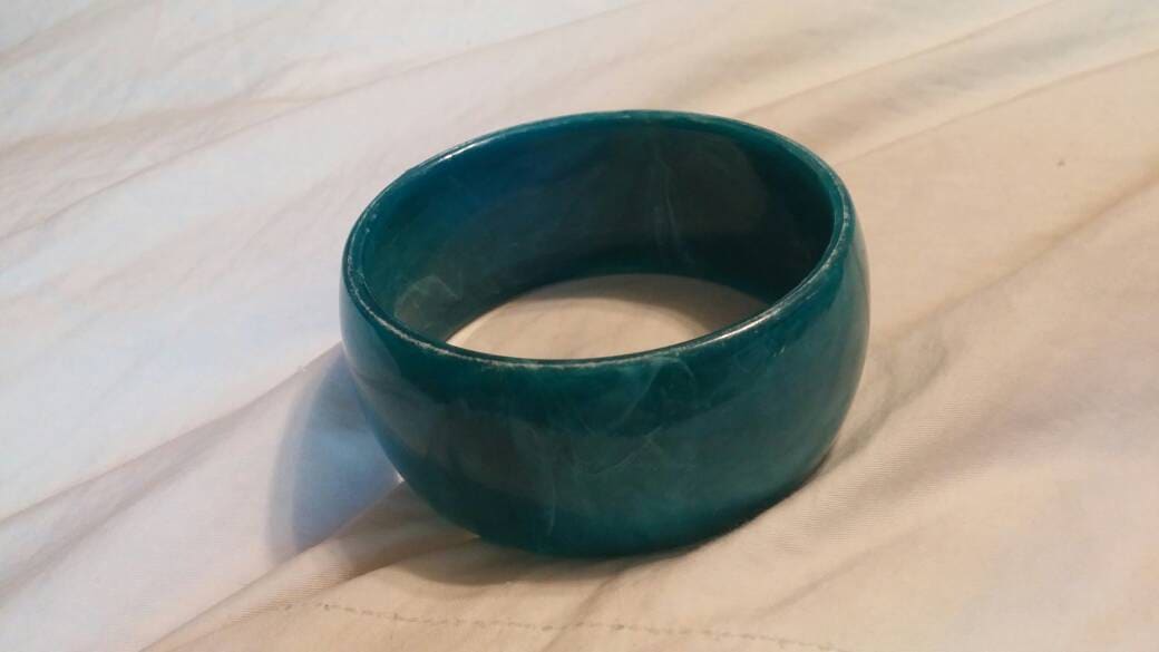 Sammeln Hell Blau Und Weiß Klobige Runde Armreif Armband Kostüm Schmuck Mode-Accessoire von EastIdahoCompany