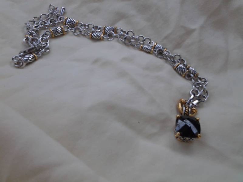 Sammlerstück Bling Gold Und Silber Getönte 15-Zoll-Kettenhalskette Mit Schwarzem Perlenanhänger von EastIdahoCompany