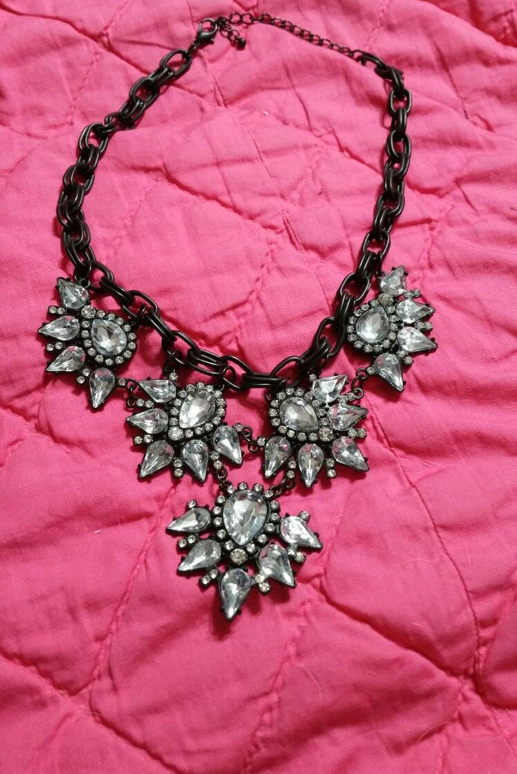 Schwarz Getönte Kette Mit Metall Strass Blume Halskette, 16-Zoll-Kette, Modeschmuck, Mode-Accessoire von EastIdahoCompany