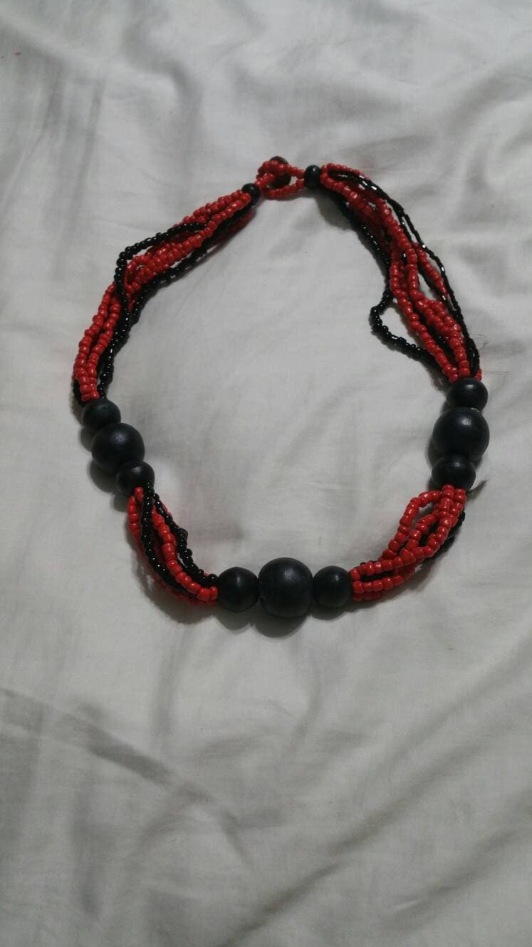 Schwarz Und Rot, Metallfrei, Holz - Kunststoffperlen 20-Zoll-Halskette, Modeschmuck, Modeschmuck von EastIdahoCompany