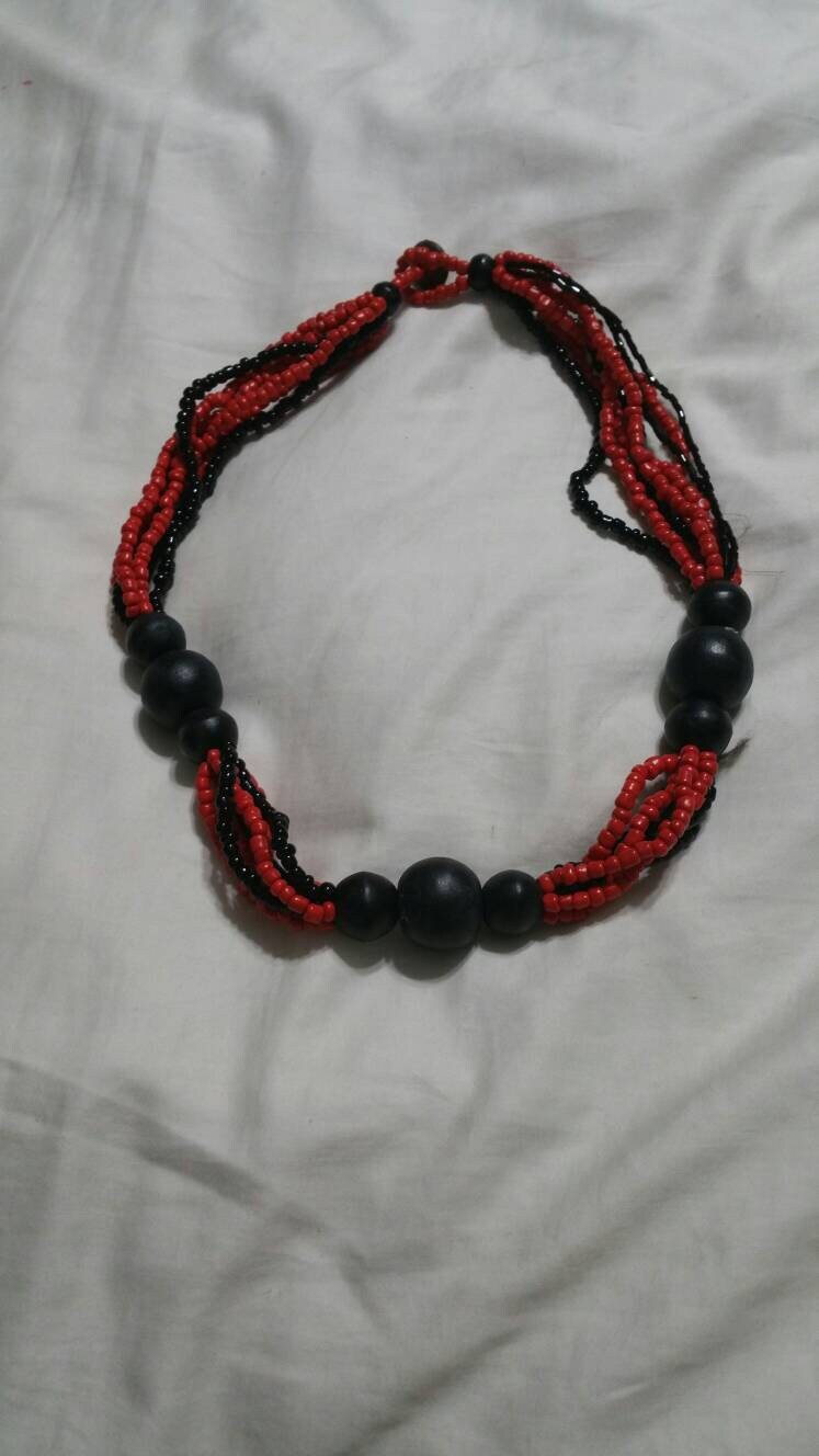 Schwarz Und Rot, Metallfrei, Holz - Kunststoffperlen 20-Zoll-Halskette, Modeschmuck, Modeschmuck von EastIdahoCompany