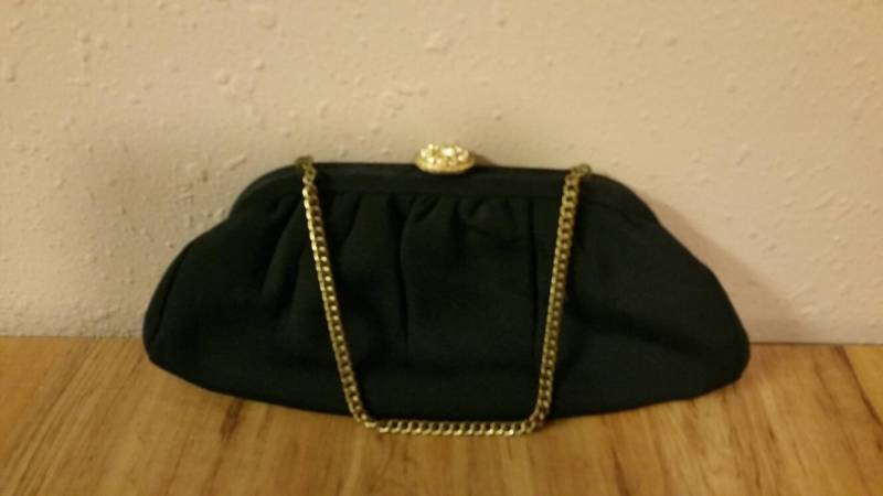 Schwarze Stoff Gerahmte Handtasche Oder Geldbörse Mit Faux Perle Und Strass Gold Getönten Verschluss Vintage Accessoire Make-Up Tasche von EastIdahoCompany