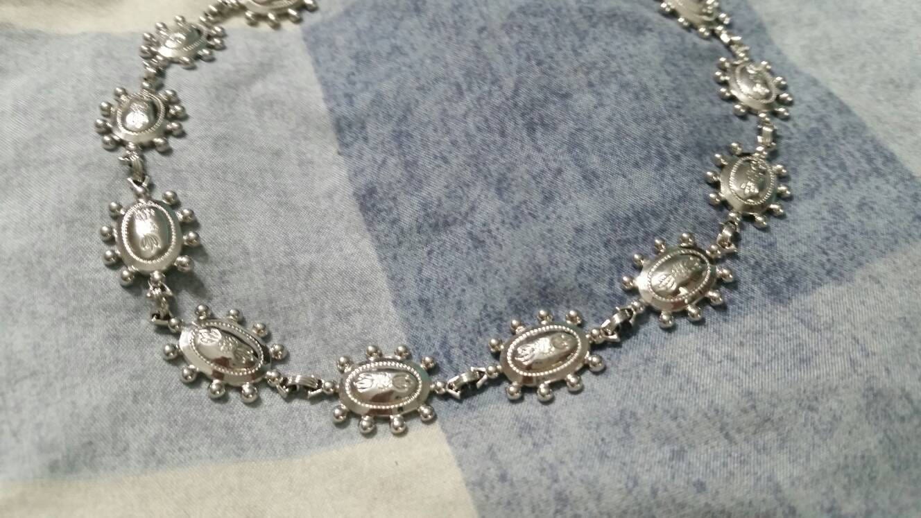 Signiert Marino Designer Oval Blume 14 Zoll Silber Getönten Verschluss Halskette Modeschmuck Mode Accessoire von EastIdahoCompany