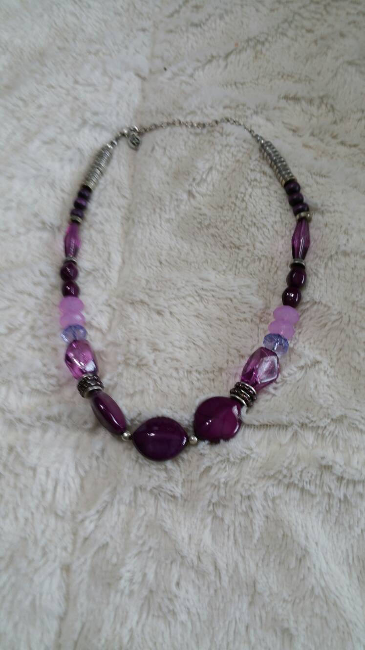 Signiert Napier Und Silber Getönten Kunststoff Perlen 18-Zoll-Halskette Modeschmuck Designer Mode-Accessoire von EastIdahoCompany