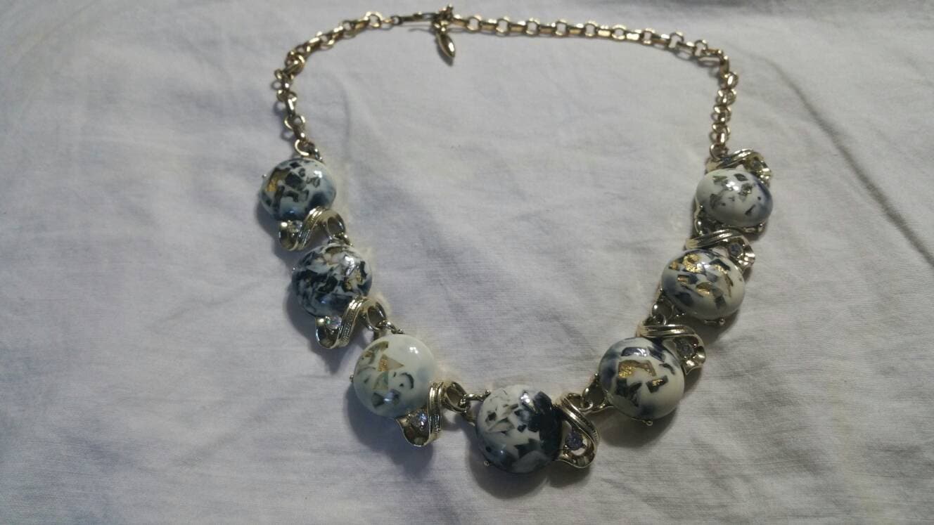 Signierte Coro Confetti Goldfarbene Kette Und Strass Mit Weißer Perle Goldfolie 14 Zoll Designer Halskette Mode-Accessoire von EastIdahoCompany