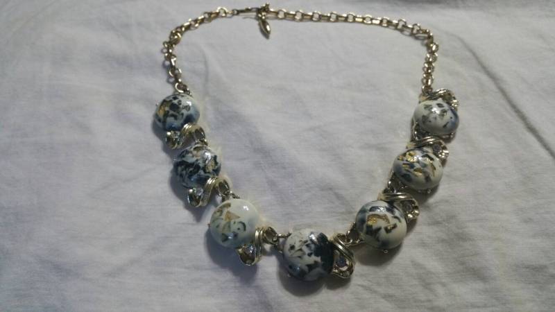 Signierte Coro Confetti Goldfarbene Kette Und Strass Mit Weißer Perle Goldfolie 14 Zoll Designer Halskette Mode-Accessoire von EastIdahoCompany