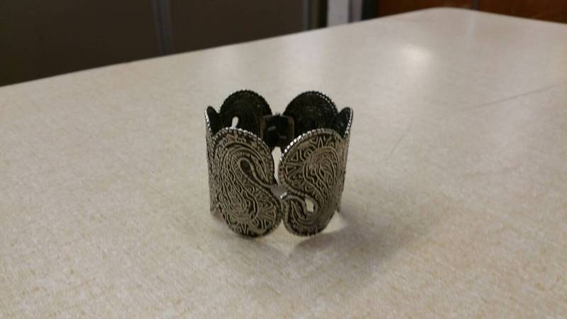 Silberfarbenes Armband, Paisley Design, Modeschmuck, Modeschmuck von EastIdahoCompany