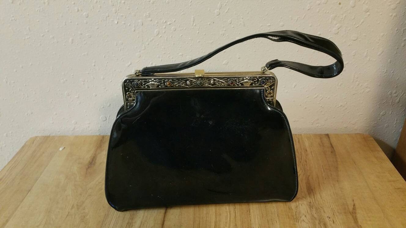 Theodore California Schwarz Patentleder Und Verzierten Messing Metall Regenbogen Perlen Handtasche Oder Geldbörse Vintage Accessoire Fashion von EastIdahoCompany