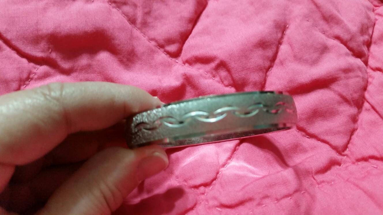 Trifari Strukturiertes Metall Silber Toned Bangle Armband Mode-Accessoire Modeschmuck von EastIdahoCompany