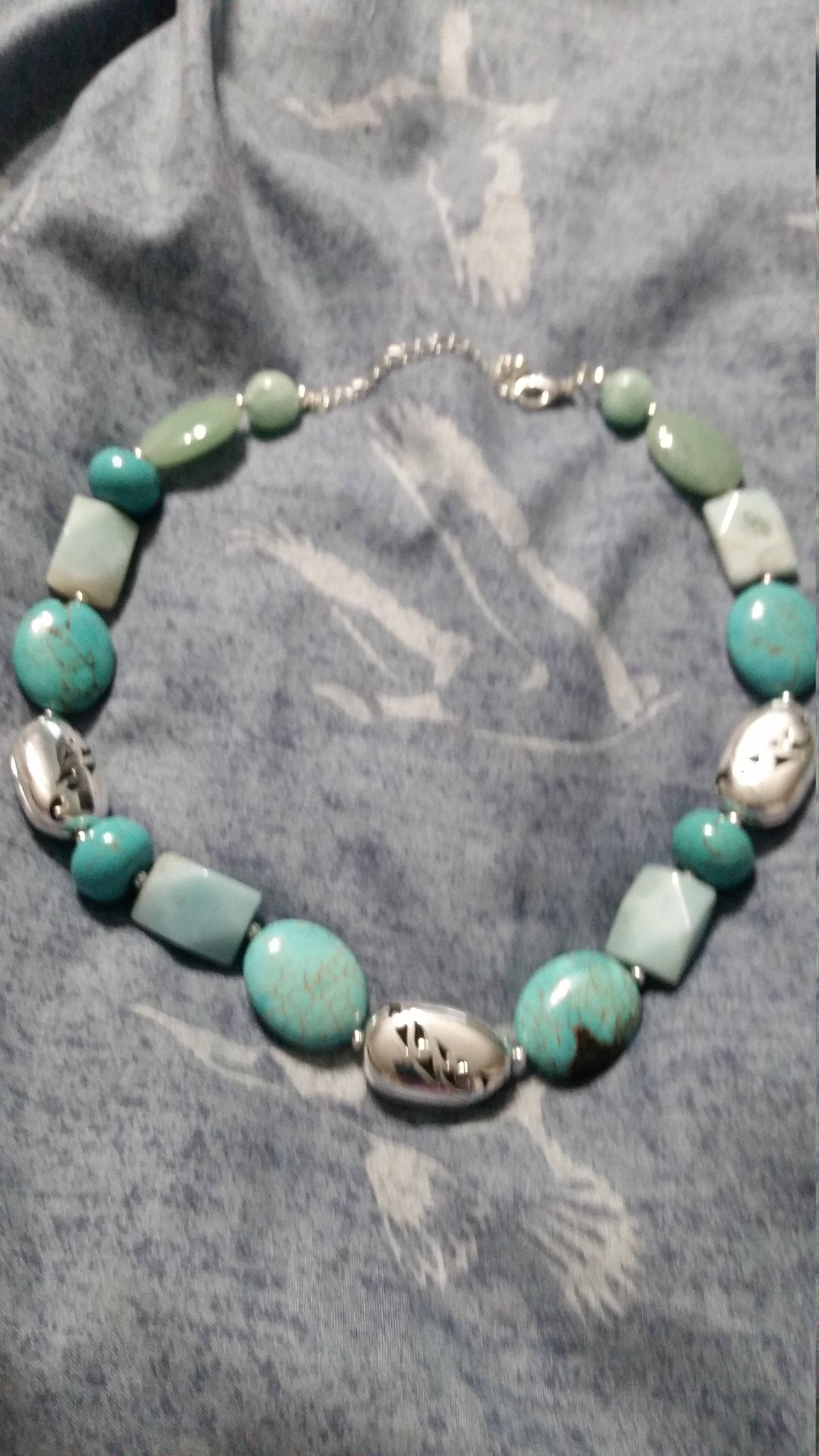 Türkis Faux Stein Glas Und Silber Getönten Perlen 18-Zoll-Halskette Modeschmuck von EastIdahoCompany