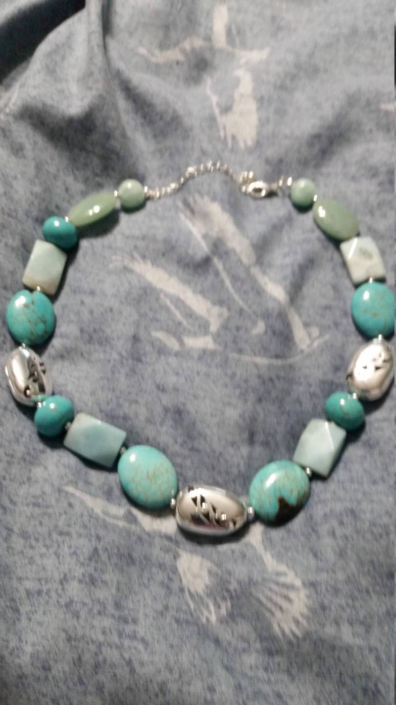 Türkis Faux Stein Glas Und Silber Getönten Perlen 18-Zoll-Halskette Modeschmuck von EastIdahoCompany