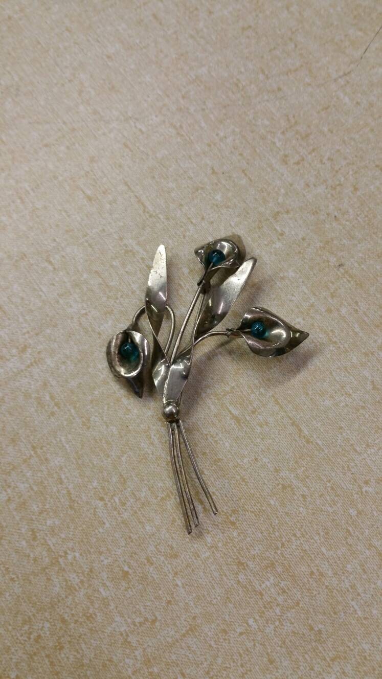 Vintage Sterling Silber Calla Lilie Und Blaue Perle Brosche Oder Pin Modeschmuck Mode-Accessoire von EastIdahoCompany