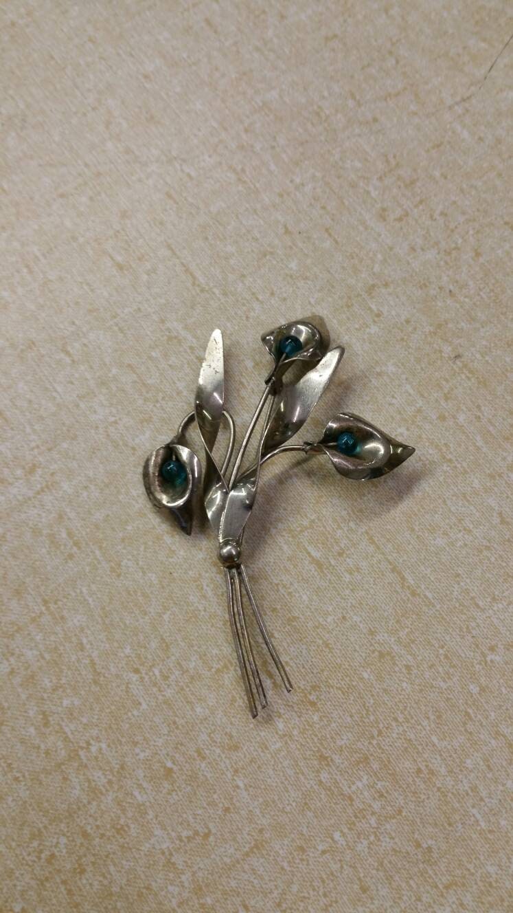 Vintage Sterling Silber Calla Lilie Und Blaue Perle Brosche Oder Pin Modeschmuck Mode-Accessoire von EastIdahoCompany
