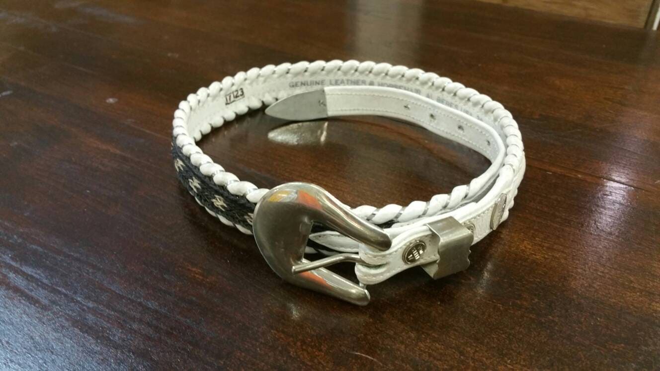 Western Style, Al Beres, 26 Zoll, Weißes Leder Und Schwarzer Rosshaar Gürtel Mit Chromteilen von EastIdahoCompany