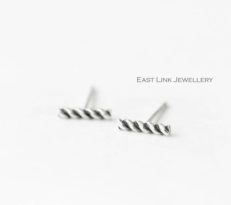 925 Sterling Silbe Nieder Gepolsterte Lappen Ohrringe 1 Paar Von East Link Schmuck von EastLinkJewellery