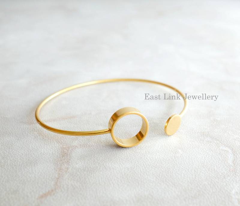 Gold Runder Armreif Kupfer Basiert Geometrie Zierlichen Kreis Modeschmuck von EastLinkJewellery