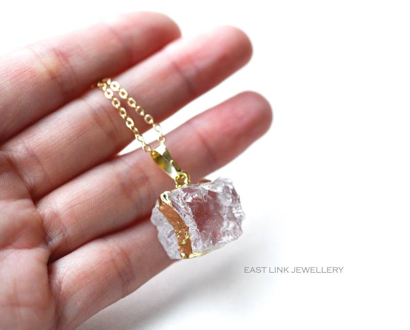 Vergoldete Kristallwürfel Naturstein Anhänger Halskette Geschenk Für Frauen Schmuck Von East Link von EastLinkJewellery
