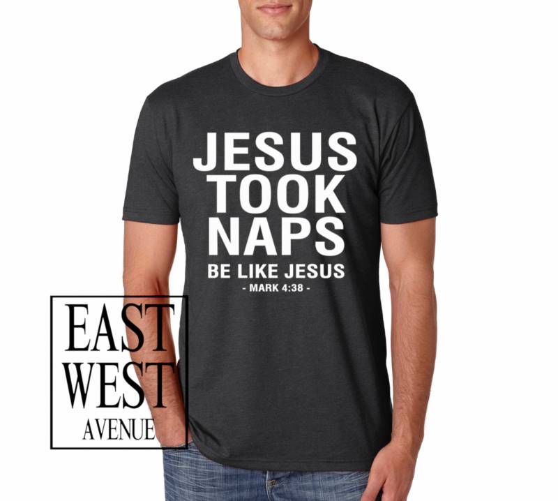 Jesus Nahm Nap Werden Wie Jesus Mark 0438 T-Shirt Christian Kleidung, Jesus, Gott, Bekleidung, Glauben, Lustig, Bibel, Holzkohle, Weiße Tinte von EastWestAvenue