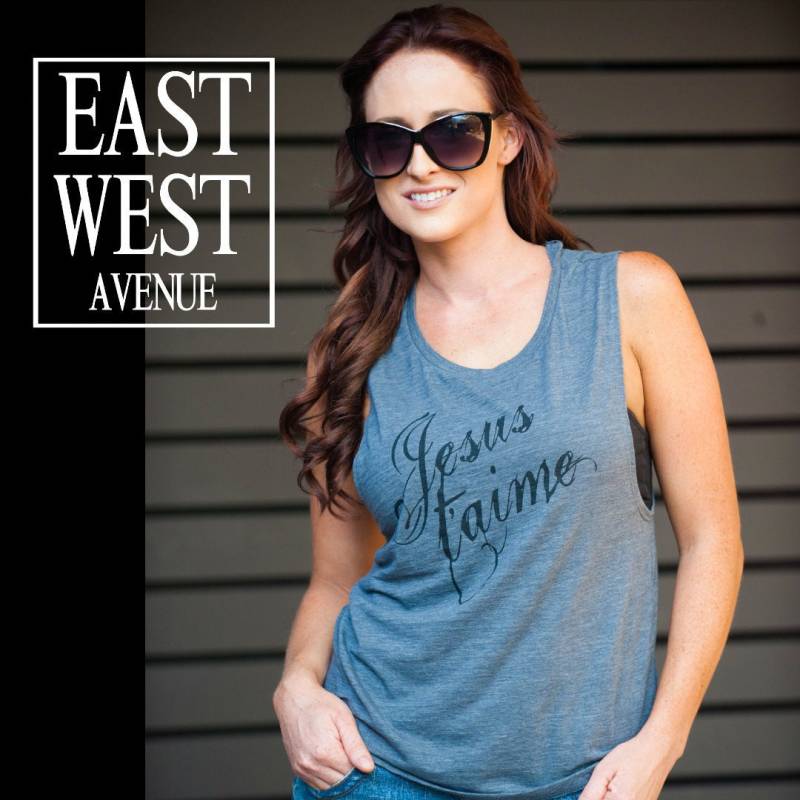 Jesus T'aime Muskel Tank Top, Jesus Liebt Dich, Französisch, Christliche Kleidung, Jesus, Gott, Christliche Glaube, Bibel, Graue Schwarze Tusche von EastWestAvenue