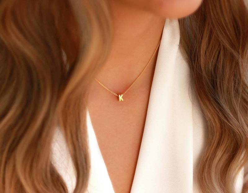 Luftblase Buchstaben-Halskette Gold | Buchstaben A Bis Z Ballon-Buchstabe-Halskette Zierliche Initial Halskette Neue Mom Geschenk Muttertag von EastonLaneJewelryCo