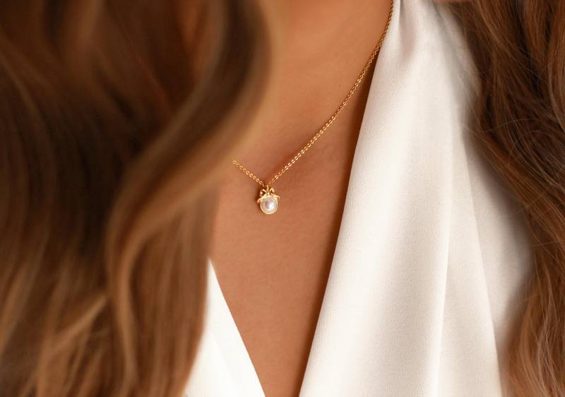 Zierliche Schleife + Perlenkette | Gold Band Und Perlen-Anhänger-Halskette Kokette Halskette Preppy Girly Charme Schmuck von EastonLaneJewelryCo