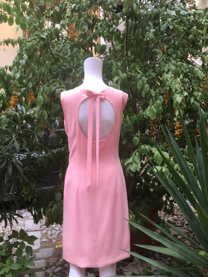 Babyrosa Vintage-60Er-Cocktailkleid Aus Seidenkrepp Und Bestickten Perlen von EasyReaderVintage