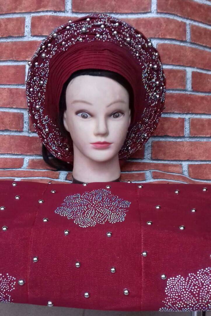 Frauen Weinfarben Afrikanisch Vorgebunden Bereit Auto Gele Zu Tragen von Ebblyboutique