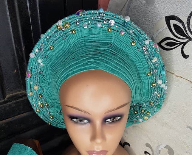 Grün Gesteinigt Aso Oke Bereit, Auto Gele Und Schulter Schärpe Set Zu Tragen von Ebblyboutique