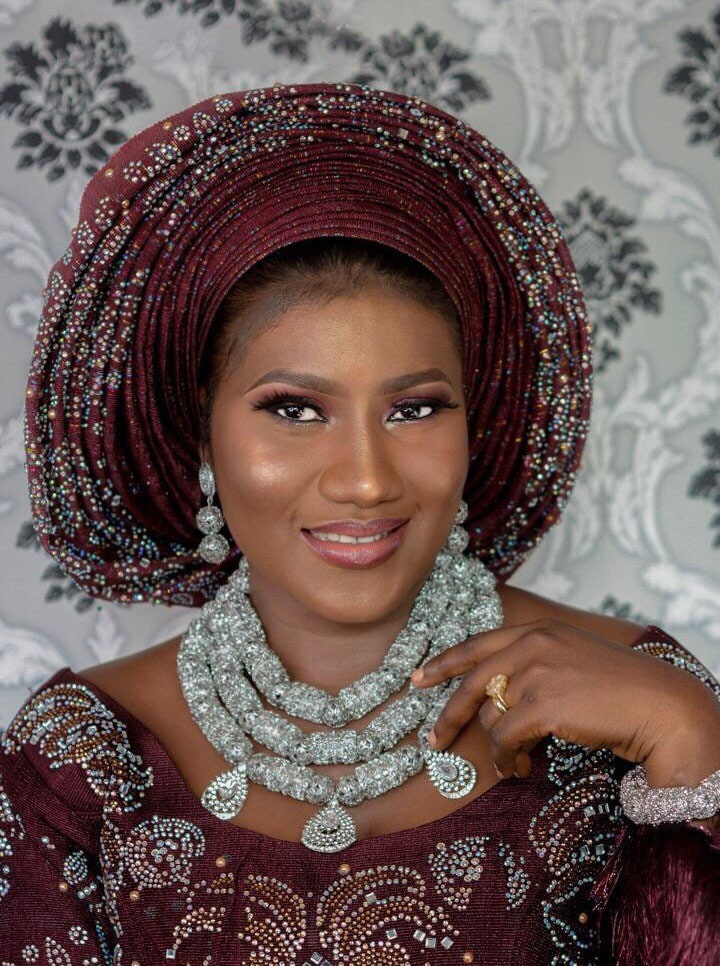 Hochwertige Braut Hochzeit Echte Metallarbeit 3-Teilige Halskette, Ohrringe Und Armreifen Set in Silber von Ebblyboutique