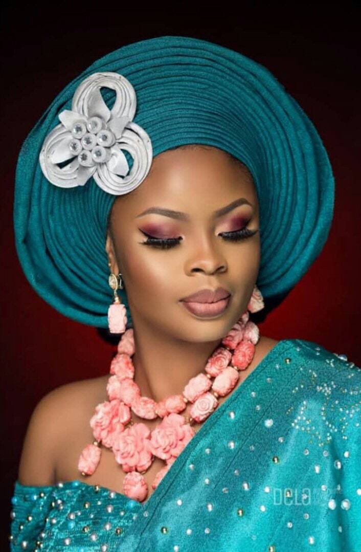 Schöne Rose Detail Aso Oke Gele Und Schulter Schärpe | Nicht Auto Gele von Ebblyboutique