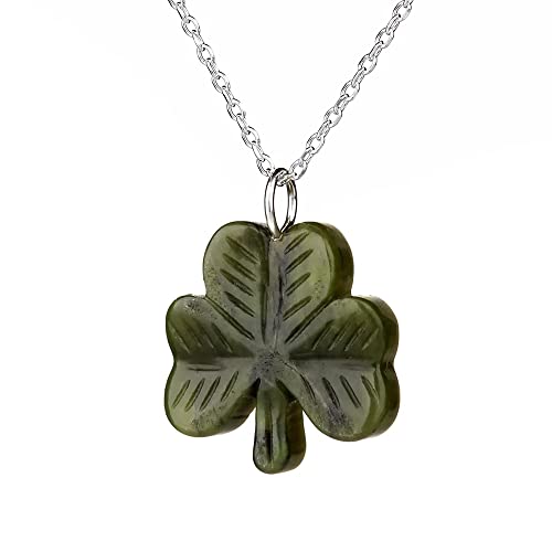Eburya Carved Irish Shamrock - Irische Kleeblatt Kette - in Irland handgeschnitzt aus grünem Connemara Marmor - mit Sterlingsilber Kette von Eburya