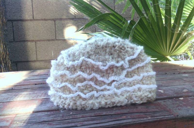 Baby Mädchen Winter Mütze Mit Gehäkelter Paillettenborte von EccentricHats