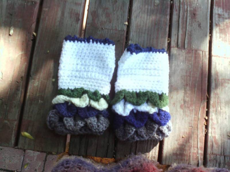 Crocodile Stitch Cuff Crochet Fingerlose Handschuhe in Mittlerem Acrylgarn von EccentricHats