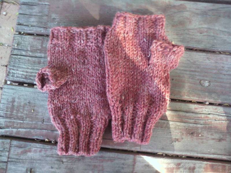 Glatt Rechts Gestrickte Handschuhe Mit Gerippten Bündchen Aus Verschiedenen Leichten Garnen von EccentricHats