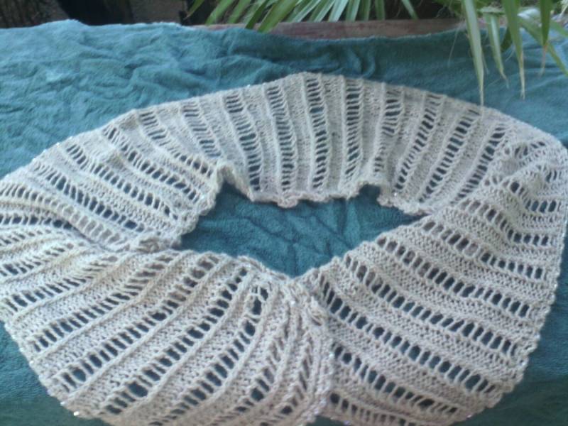 Langer Lace Rib Schal Oder Stola Mit Gehäkelter Kette Und Besenstiel Spitze Einfassung, Verziert Facettenperlen Aus 100% Weichem Baby Alpaka Garn von EccentricHats