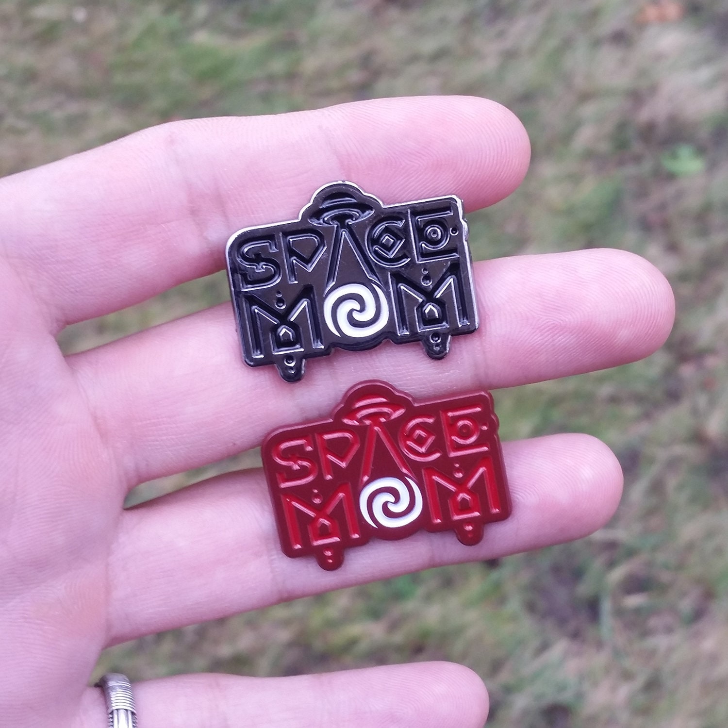 Rezz Pin - Inspiriert Space Mom Hat Pins Limitededition Heady By Eccentric Visuals Rezz Pin - Inspiriert Space Mom Hat Pins Limitededition Heady By Eccentric Visuals von EccentricVisuals