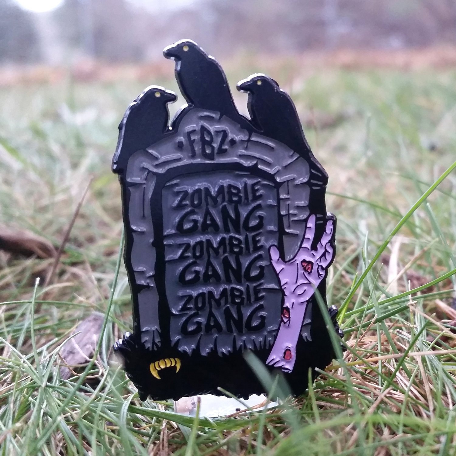 Zombie Gang Headstone Hutnadel Limitededition Heady Hat Pins By Eccentric Visuals Zombie Gang Headstone Hutnadel Limitededition Heady Hat Pins By Eccentric Visuals von EccentricVisuals