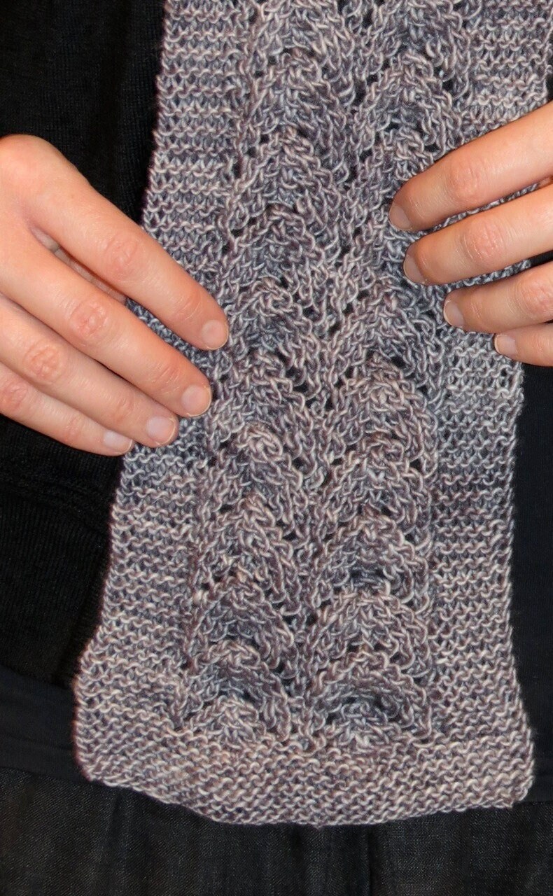 100% Merino Handgestrickte Kathedrale Spitze Schal - "Tern" von EccentricWool