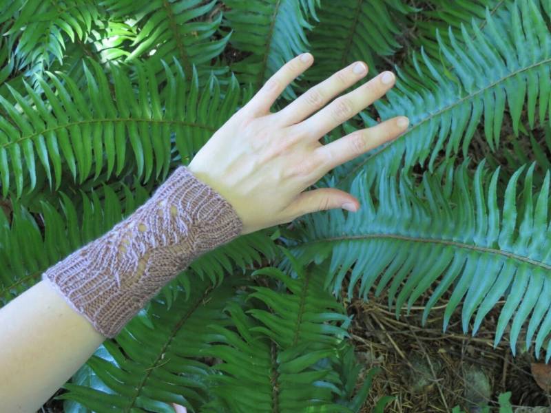 Dusty Rose Braut Spitze Handgestricktes Armband-Paar von EccentricWool