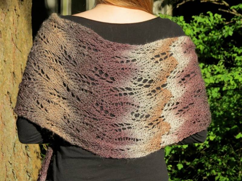 Frühlings-Blütenblatt-Spitzen-Wrap-Handgestrickter Schalschal von EccentricWool