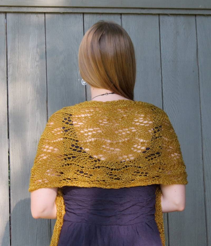 Gold Dust Lace Wrap Handgestrickter Schal von EccentricWool