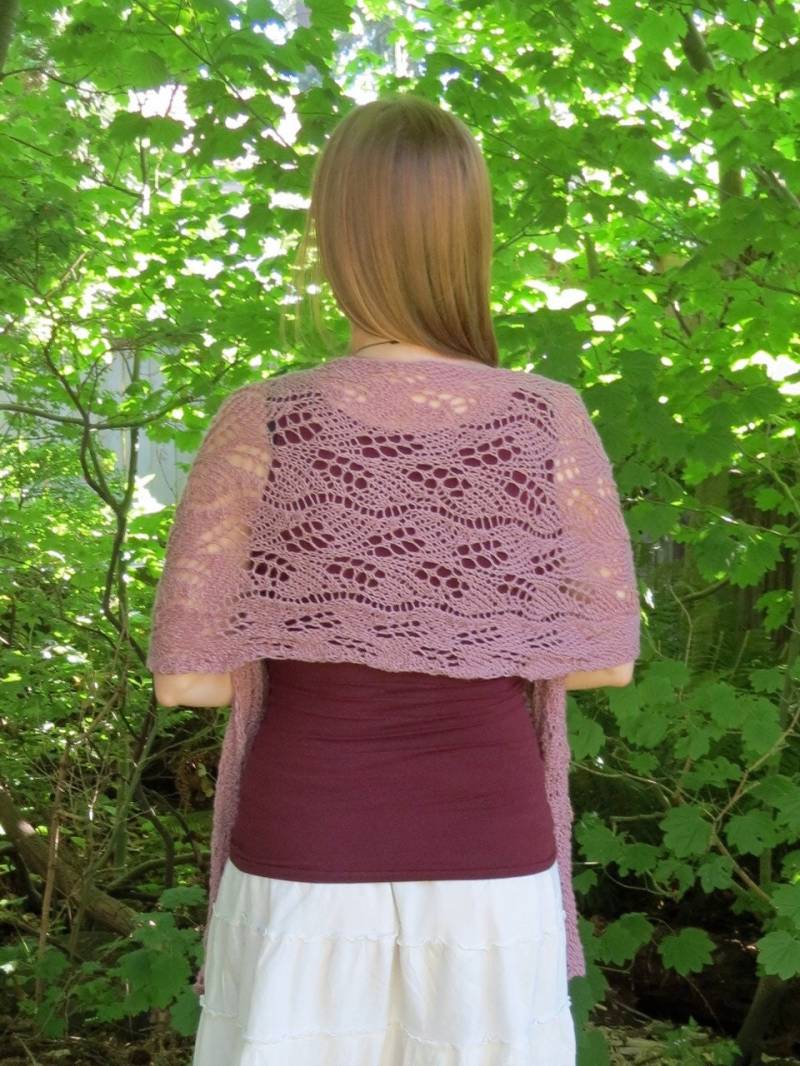 Handgestrickte Brautstola Aus Altrosafarbener Spitze von EccentricWool