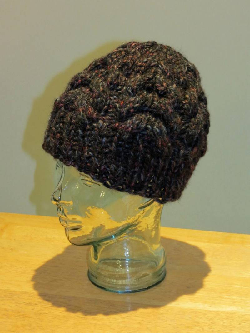 Handgestrickte Zopfmuster Beanie Mütze - Blackstone von EccentricWool