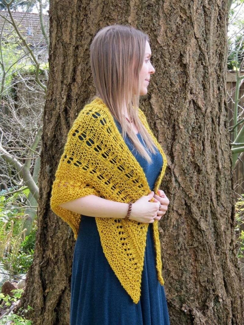 Marigold Lace Seide Merino Handgestrickter Schal von EccentricWool