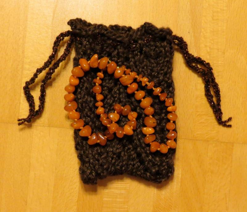 Seide Bambus Handgestrickte Kleine Geschenk Tasche in "Dark Chocolate' von EccentricWool