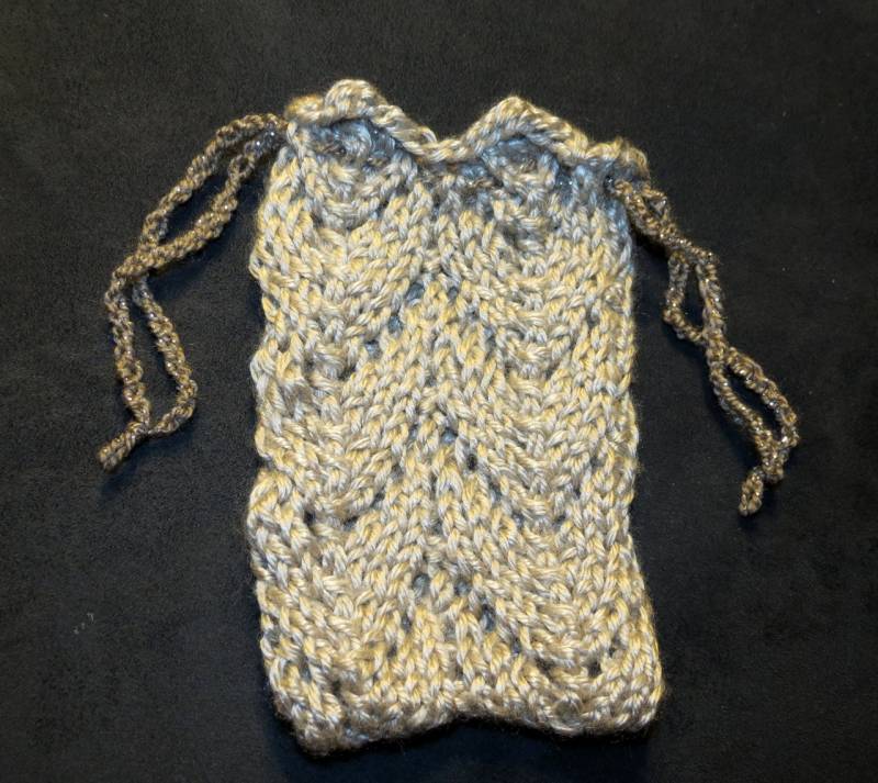 Seide Bambus Handgestrickte Kleine Geschenk Tasche in "Zinn' von EccentricWool